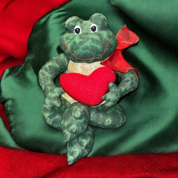 Plush Frog Heart Stuffed Animal Sound Kiss Smooch Ribbon Nursery Valentines 8” - Picture 12 of 12